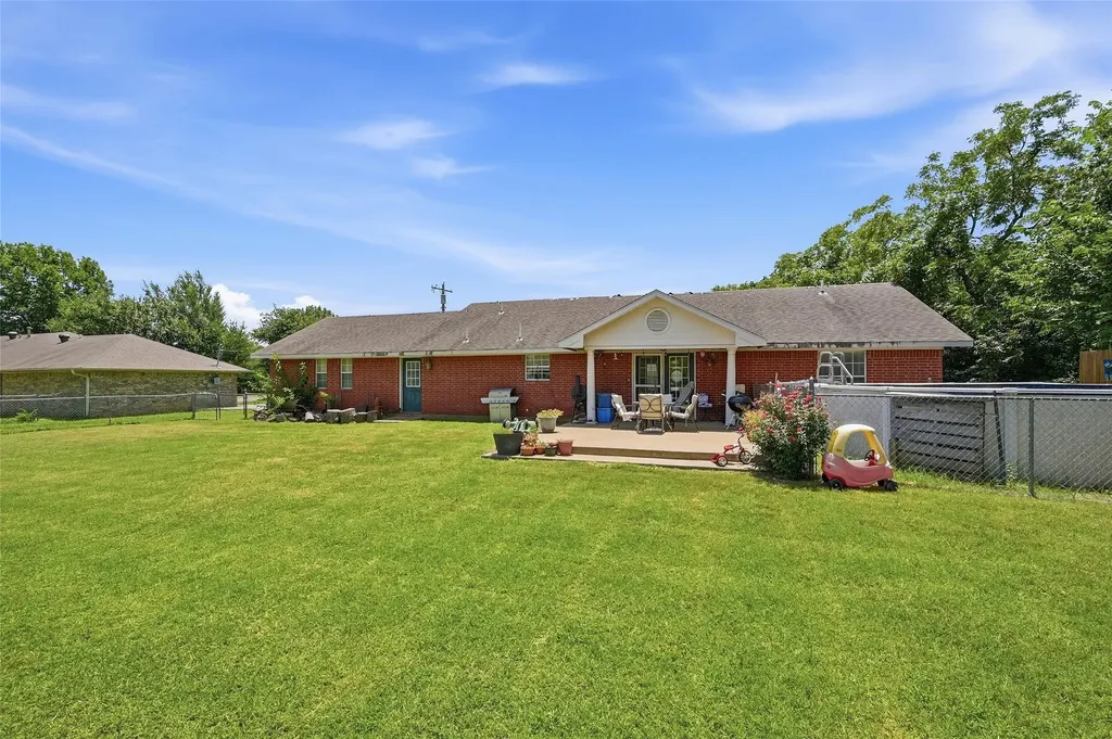 205 3rd Street Whitesboro TX 76273