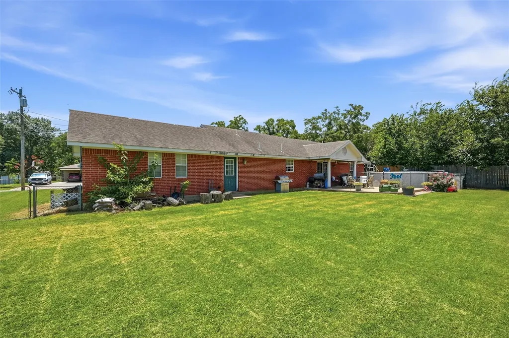 205 3rd Street Whitesboro TX 76273
