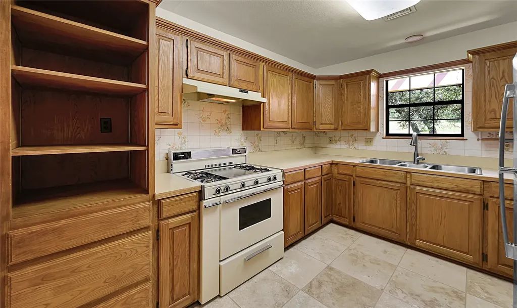 321 County Road 4275 Clifton TX 76634