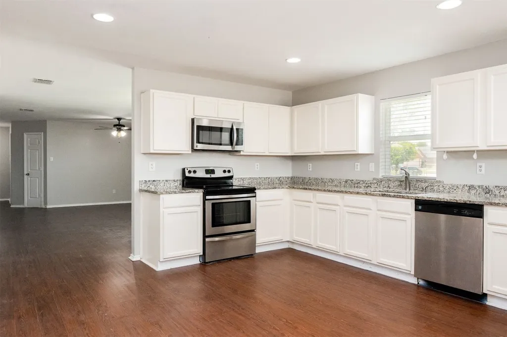 806 White Fields Way Arlington TX 76002