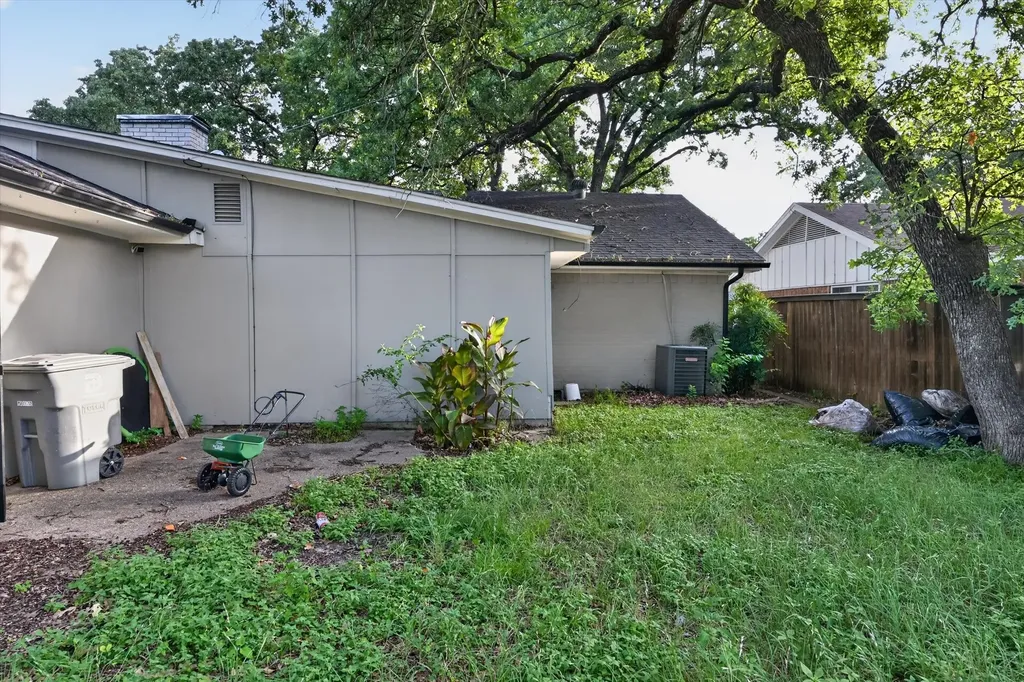 10434 Castlerock Drive Dallas TX 75217