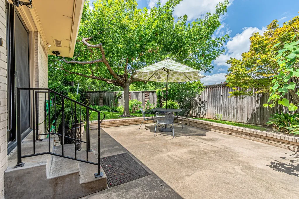 9133 Villa Park Circle Dallas TX 75225