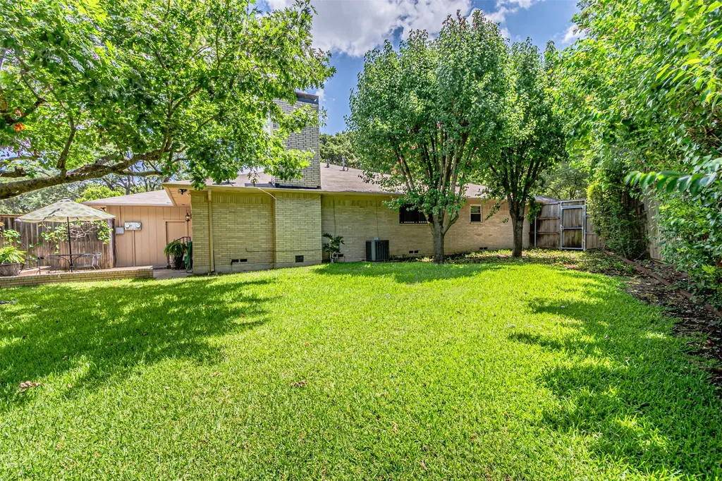 9133 Villa Park Circle Dallas TX 75225