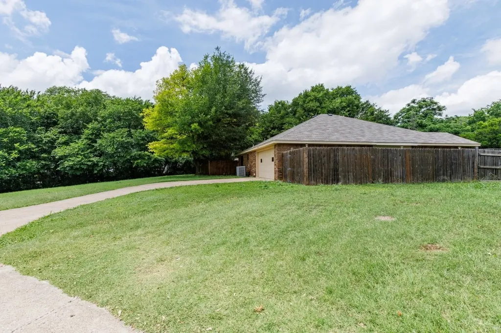 902 Wayne Avenue Duncanville TX 75137
