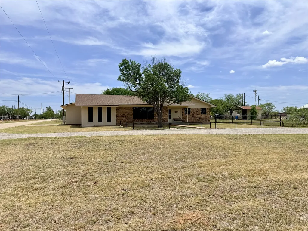 305 S Cleveland Avenue Aspermont TX 79502