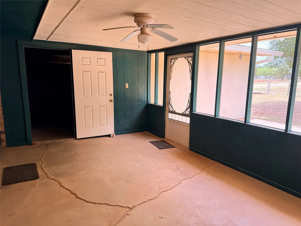 305 S Cleveland Avenue Aspermont TX 79502