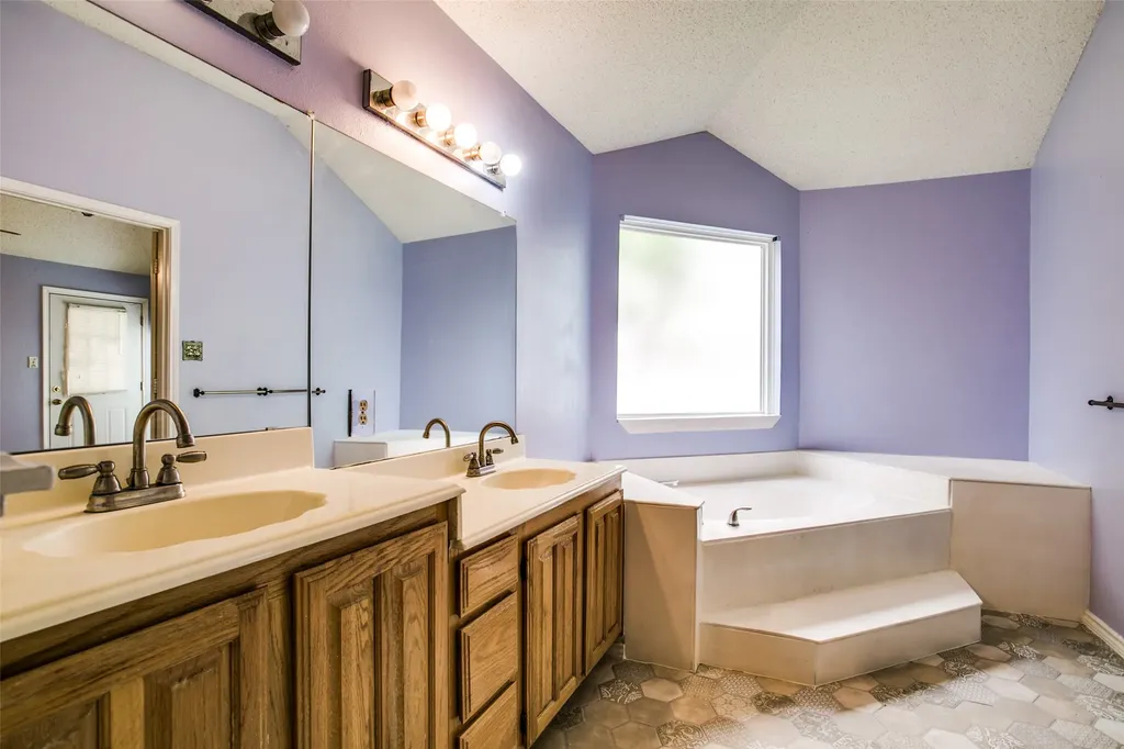 2110 Wedgewood Drive Grapevine TX 76051