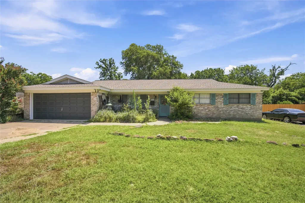 403 Westcliff Drive Euless TX 76040