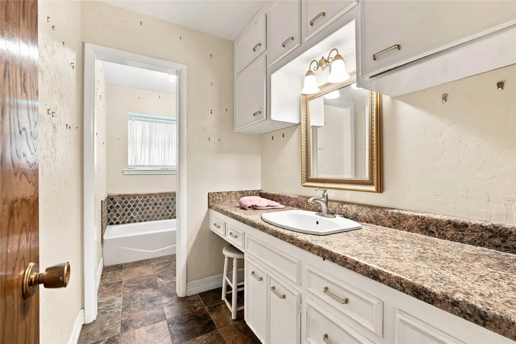403 Westcliff Drive Euless TX 76040