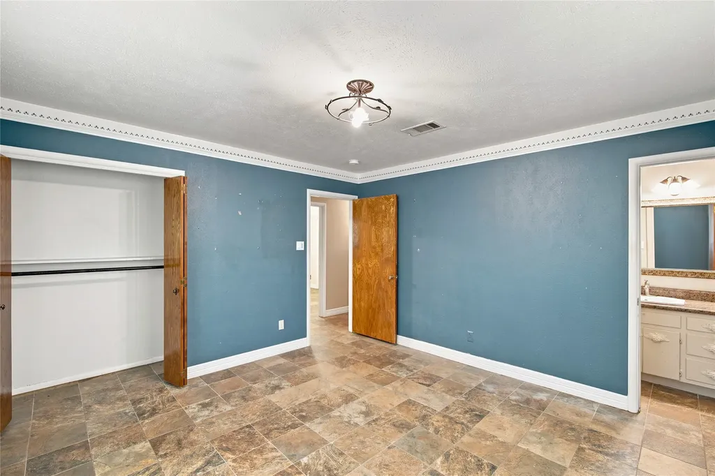 403 Westcliff Drive Euless TX 76040