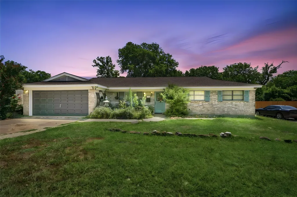 403 Westcliff Drive Euless TX 76040
