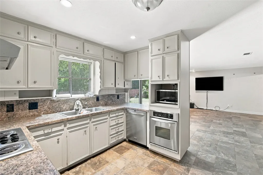 403 Westcliff Drive Euless TX 76040