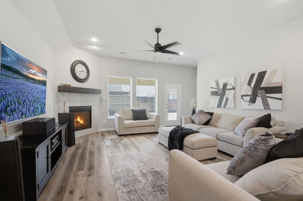 3925 Sunflower Drive Aubrey TX 76227