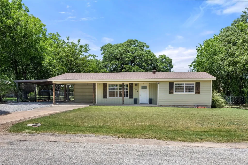 675 W Elm Street Stephenville TX 76401