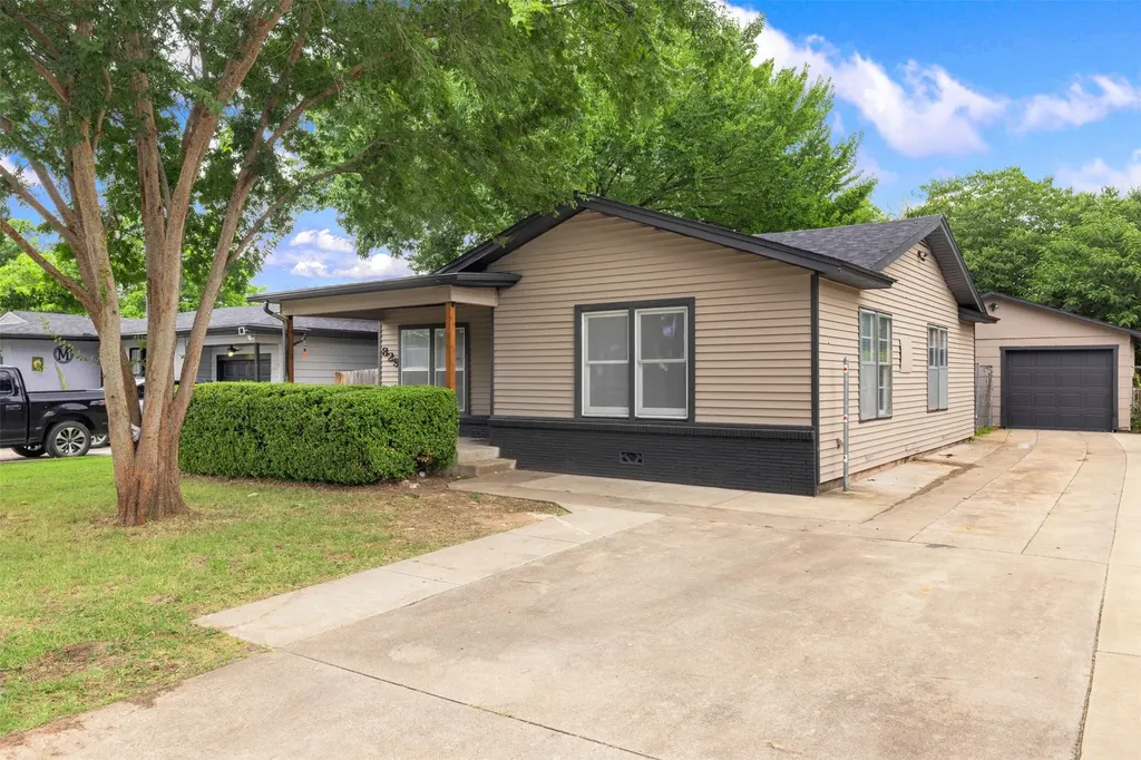829 Yale Street River Oaks TX 76114