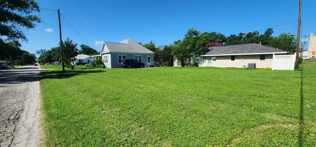 108 S Bonham Street Mexia TX 76667