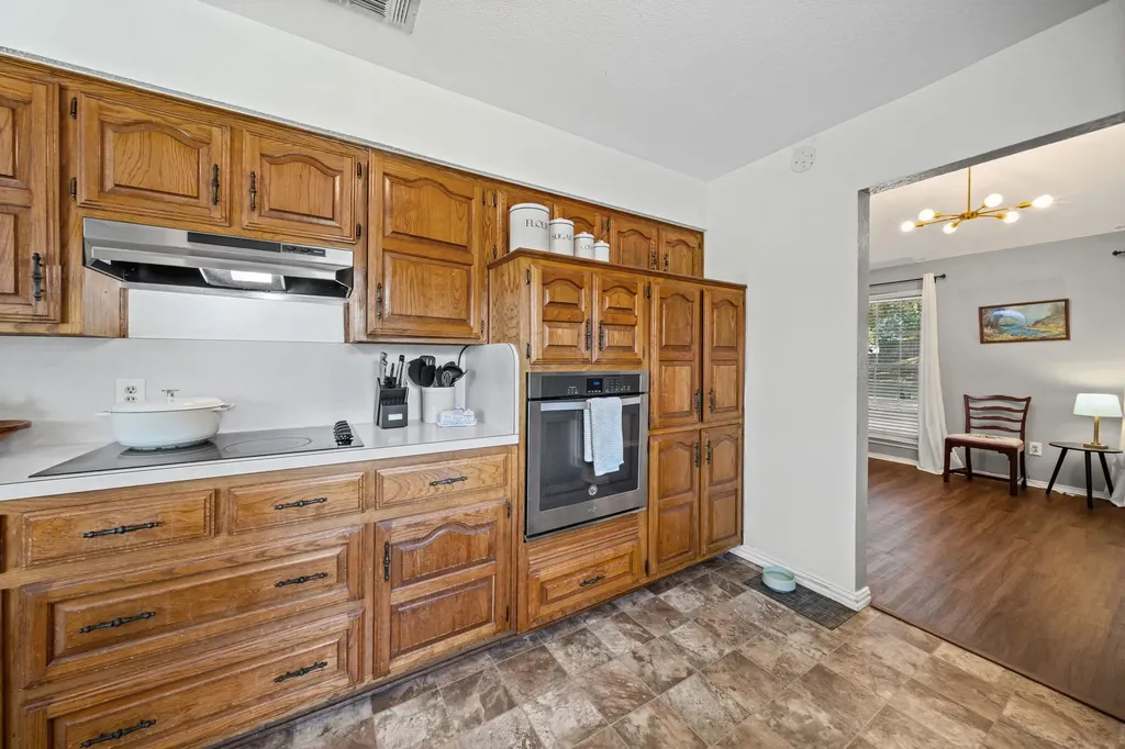 2010 S Arbor Rose Drive Grand Prairie TX 75050