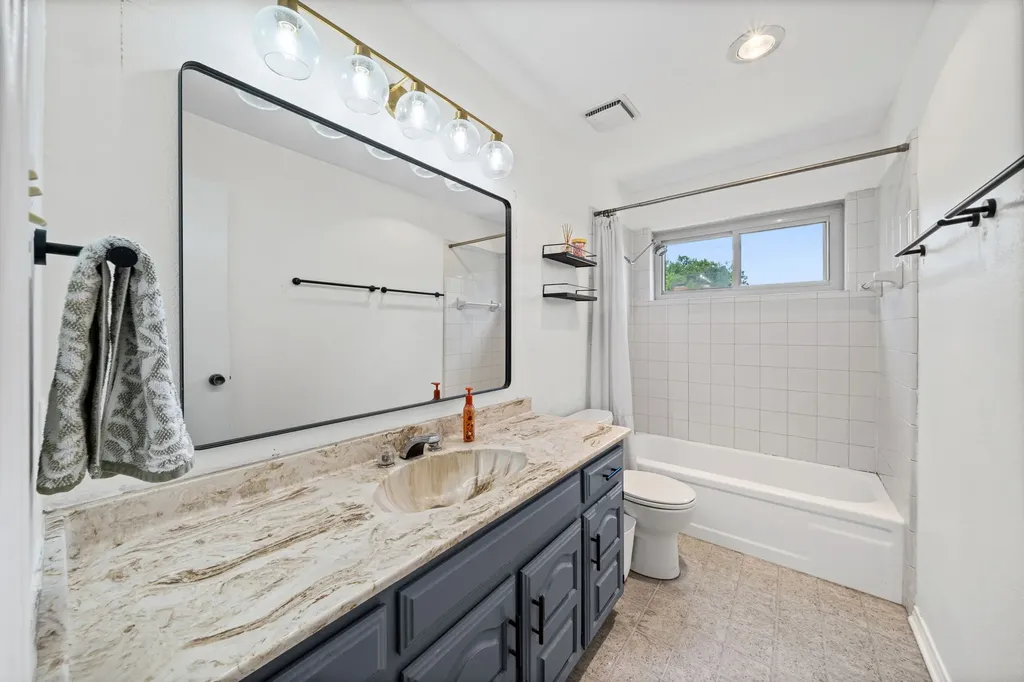 2010 S Arbor Rose Drive Grand Prairie TX 75050