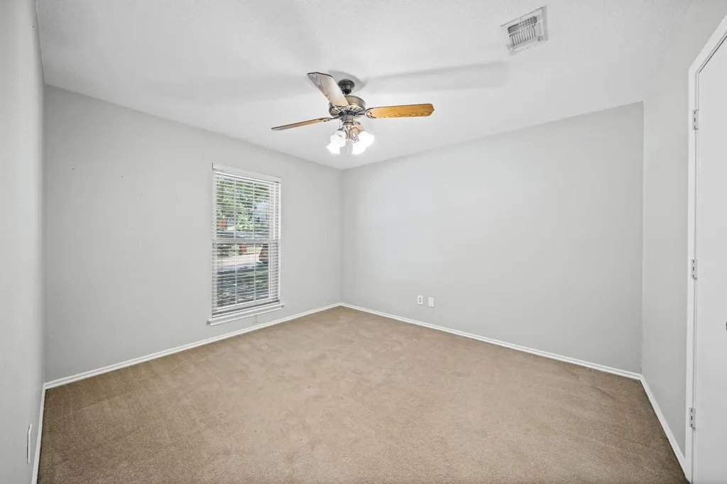 2010 S Arbor Rose Drive Grand Prairie TX 75050