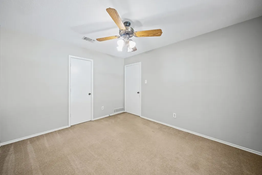 2010 S Arbor Rose Drive Grand Prairie TX 75050