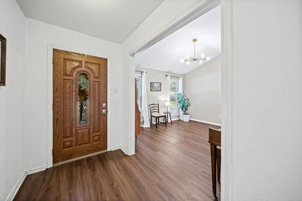 2010 S Arbor Rose Drive Grand Prairie TX 75050