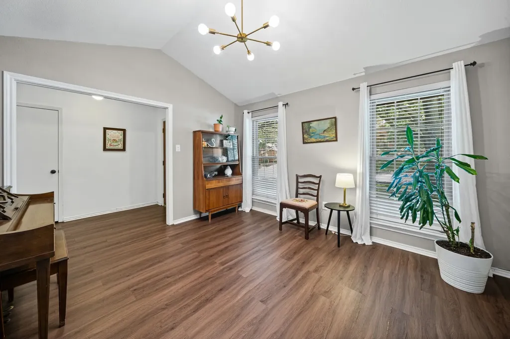 2010 S Arbor Rose Drive Grand Prairie TX 75050