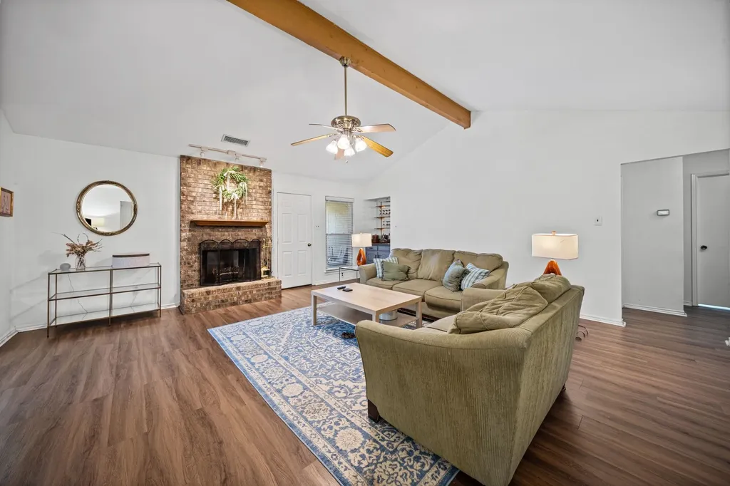 2010 S Arbor Rose Drive Grand Prairie TX 75050