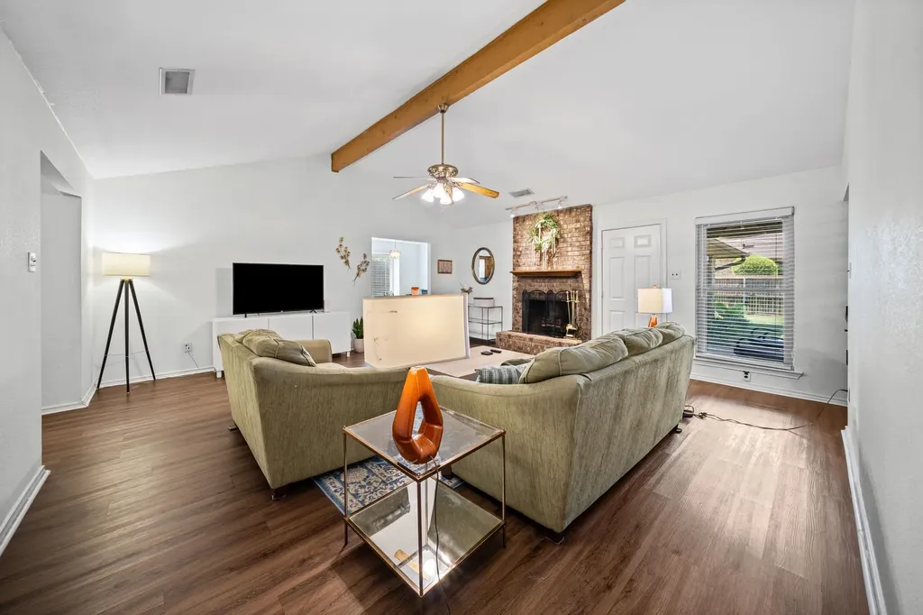2010 S Arbor Rose Drive Grand Prairie TX 75050