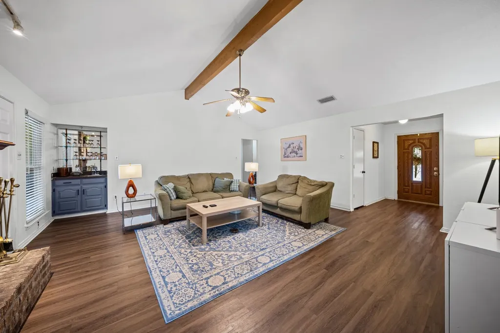 2010 S Arbor Rose Drive Grand Prairie TX 75050