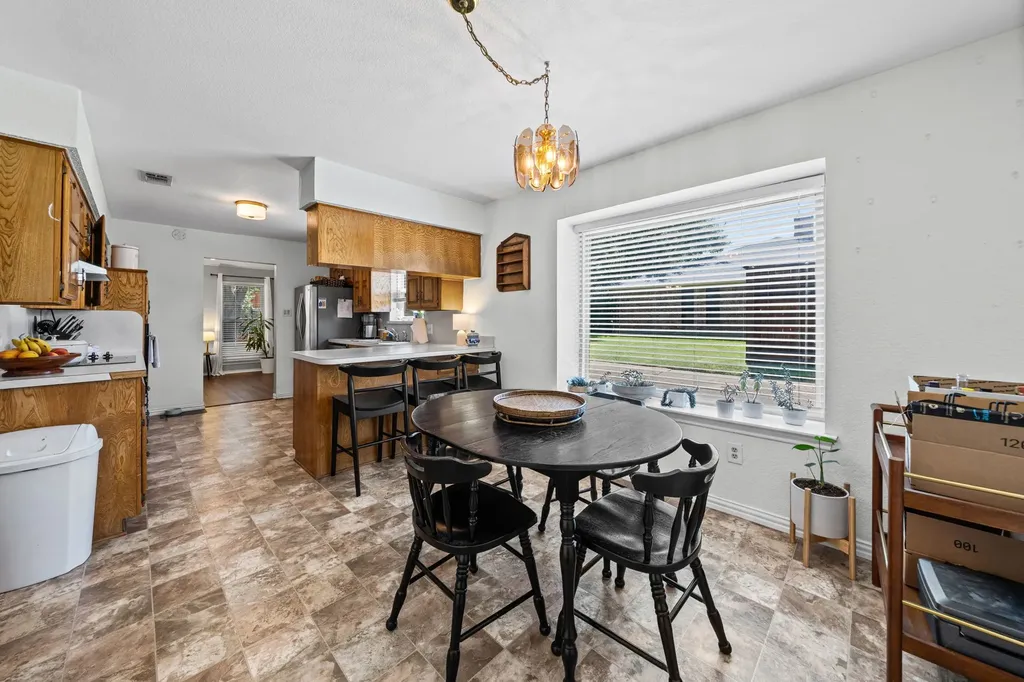2010 S Arbor Rose Drive Grand Prairie TX 75050