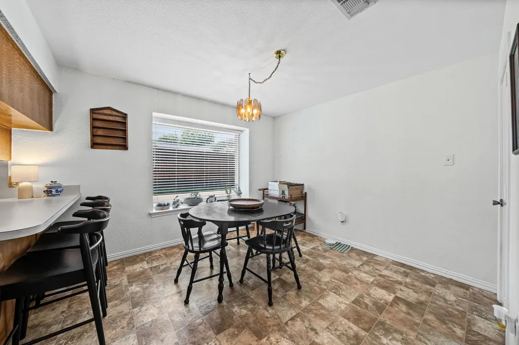 2010 S Arbor Rose Drive Grand Prairie TX 75050