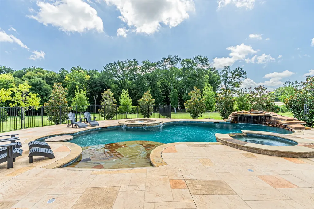 1821 Lincoln Road Lucas TX 75002