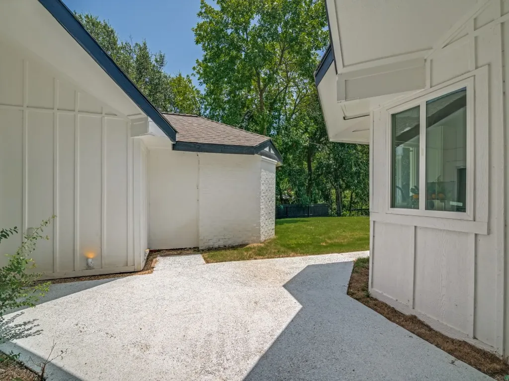1202 Quail Hollow Drive Garland TX 75043