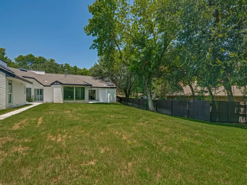 1202 Quail Hollow Drive Garland TX 75043