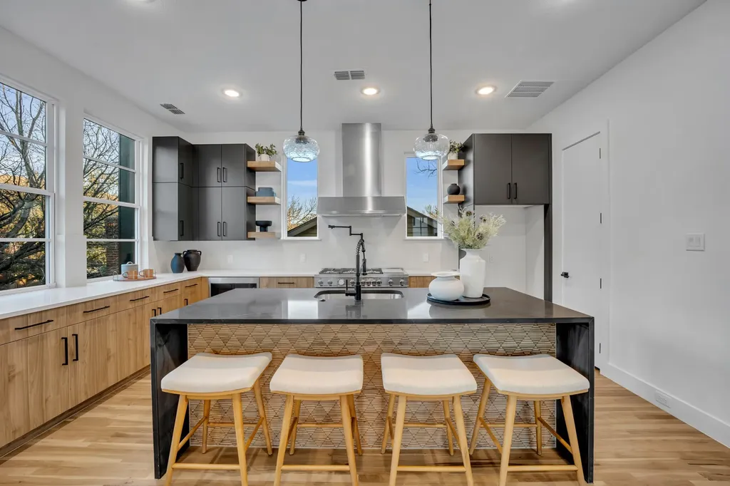 1512 Villars Street Dallas TX 75204