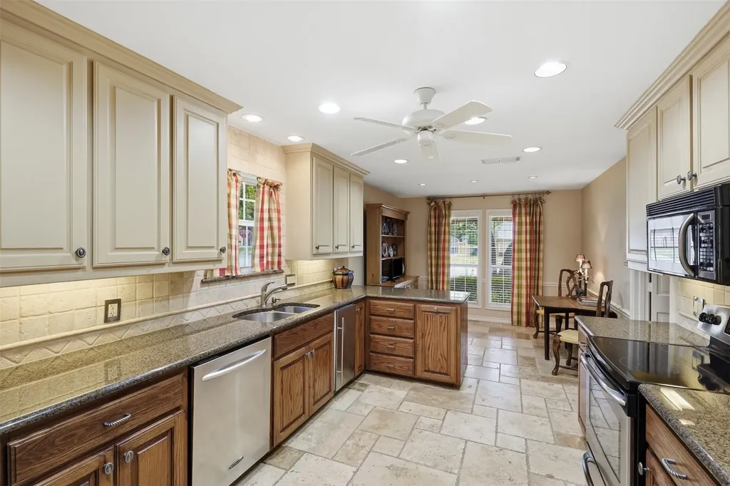907 Hemphill Drive Cleburne TX 76033