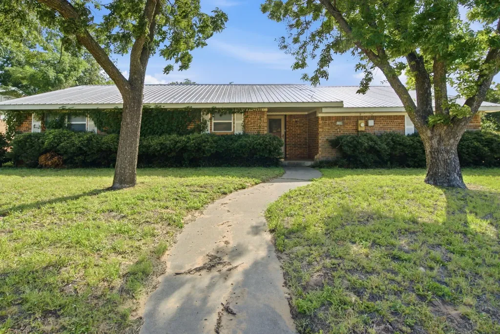 1109 N Lillian Street Stephenville TX 76401