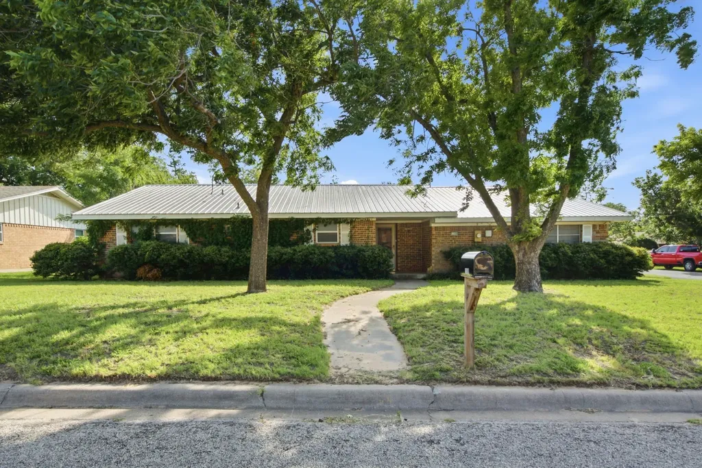 1109 N Lillian Street Stephenville TX 76401