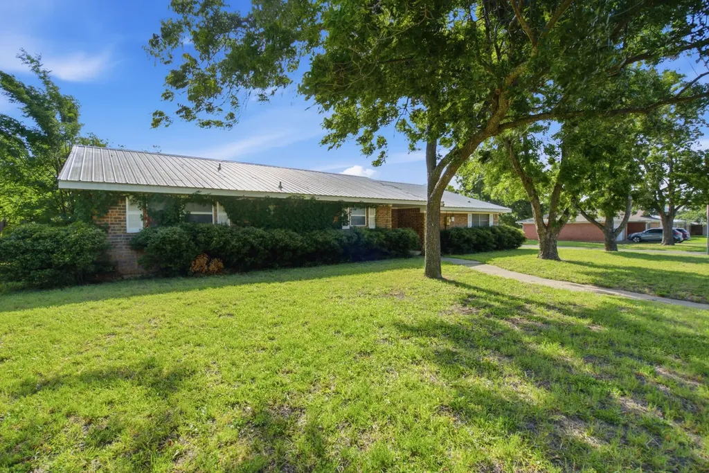 1109 N Lillian Street Stephenville TX 76401