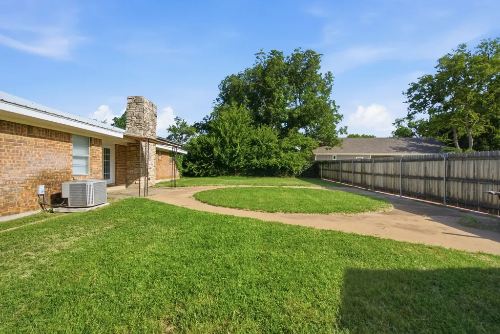 1109 N Lillian Street Stephenville TX 76401