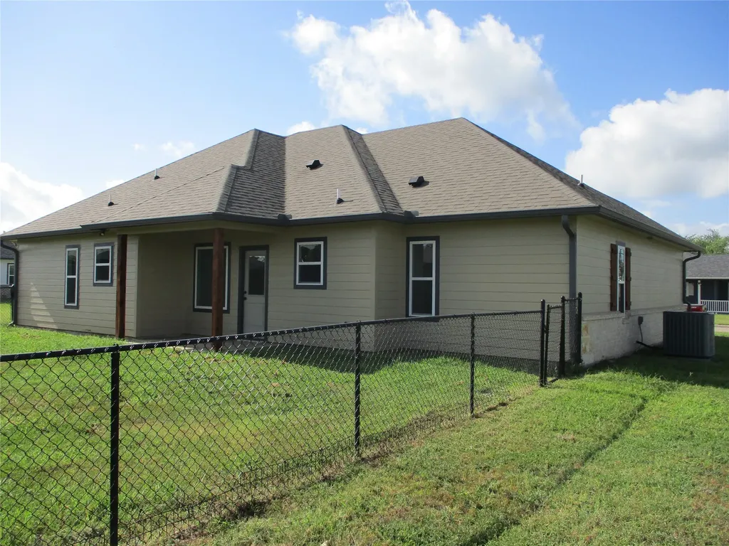117 Mill Street Emory TX 75440