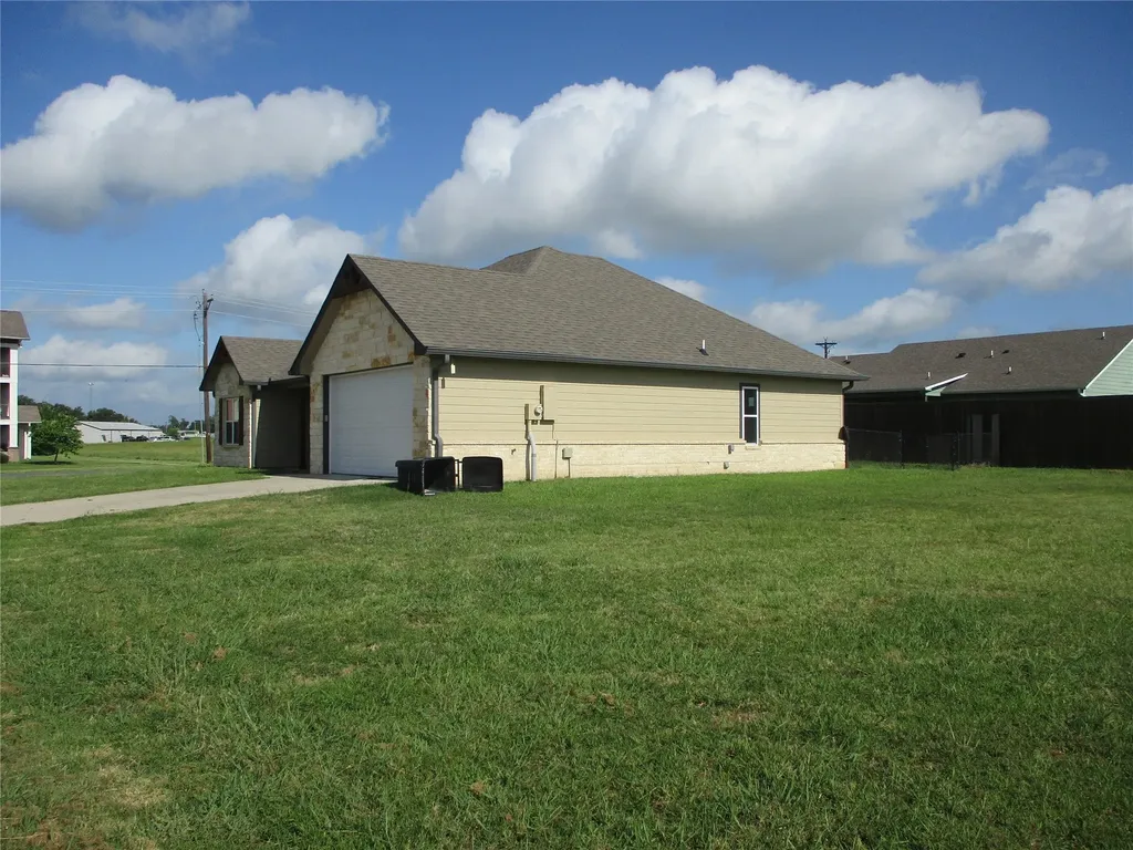 117 Mill Street Emory TX 75440