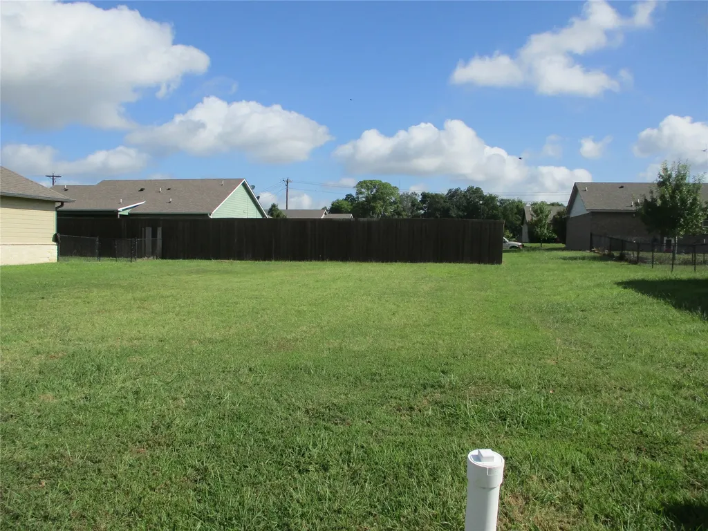 117 Mill Street Emory TX 75440