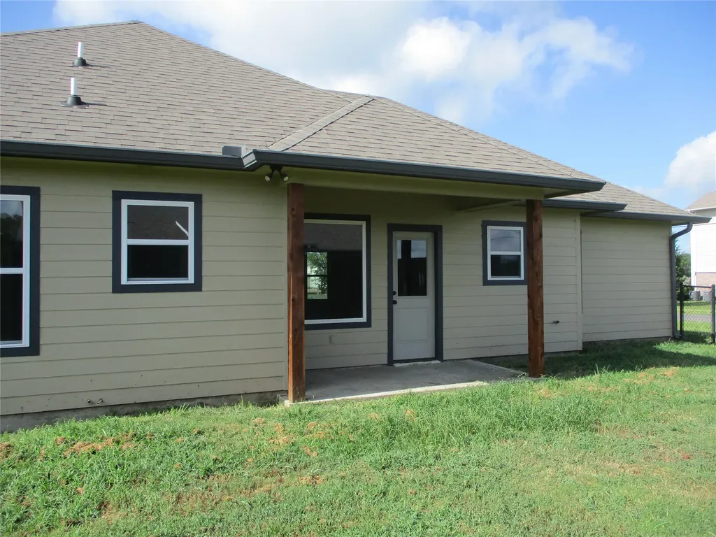 117 Mill Street Emory TX 75440