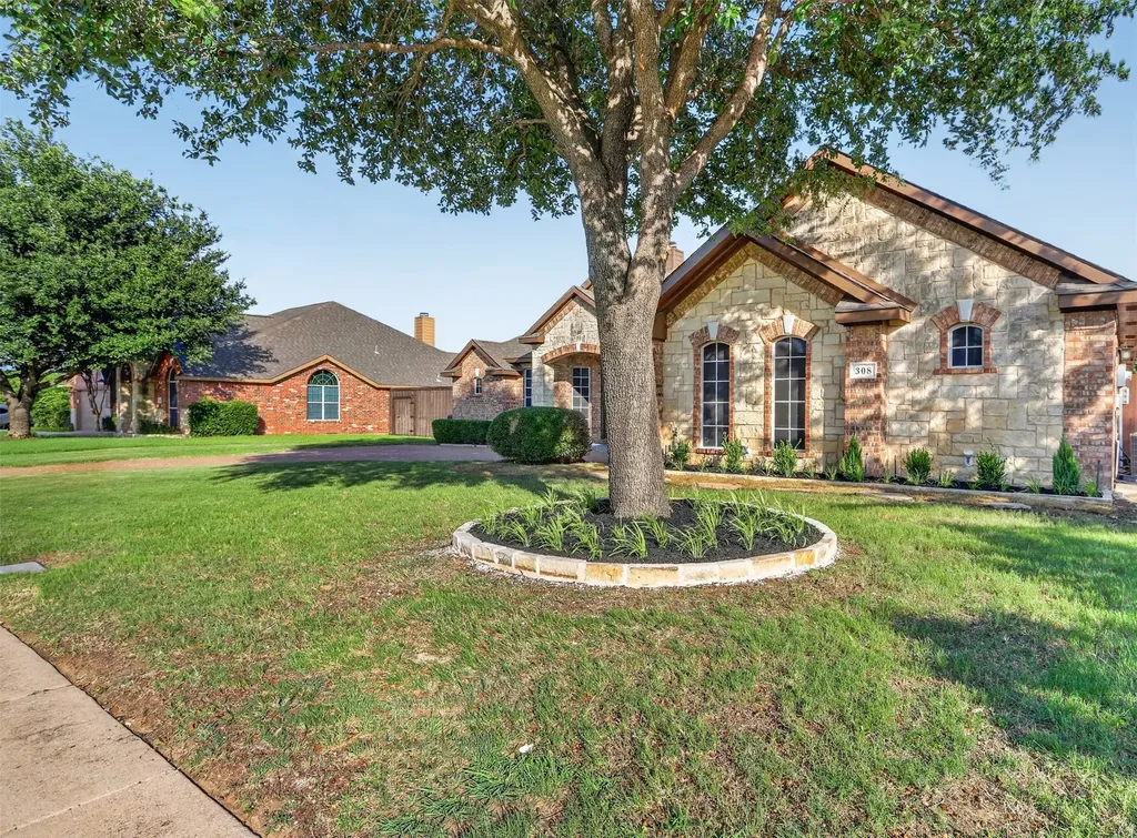 308 Hardeman Boulevard Justin TX 76247
