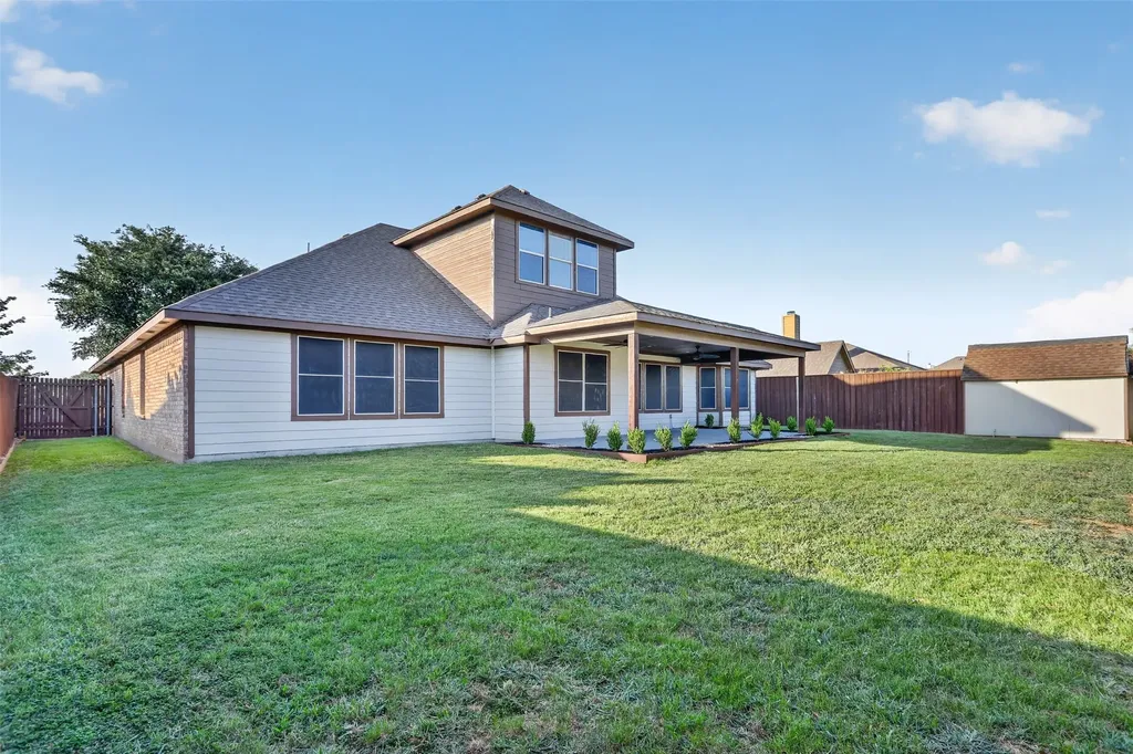 308 Hardeman Boulevard Justin TX 76247