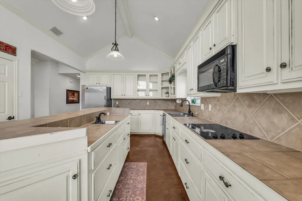 140 Vista Grande Loop Lorena TX 76655