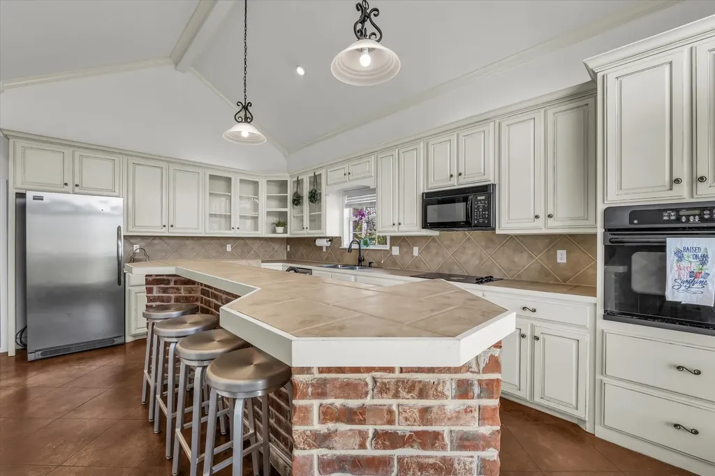 140 Vista Grande Loop Lorena TX 76655