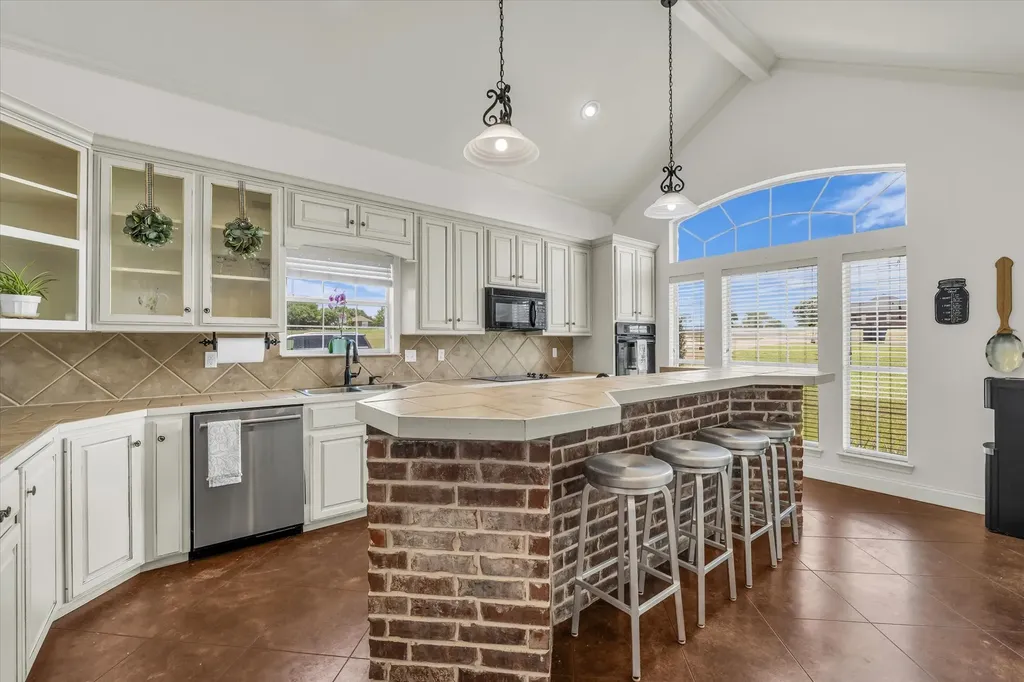140 Vista Grande Loop Lorena TX 76655