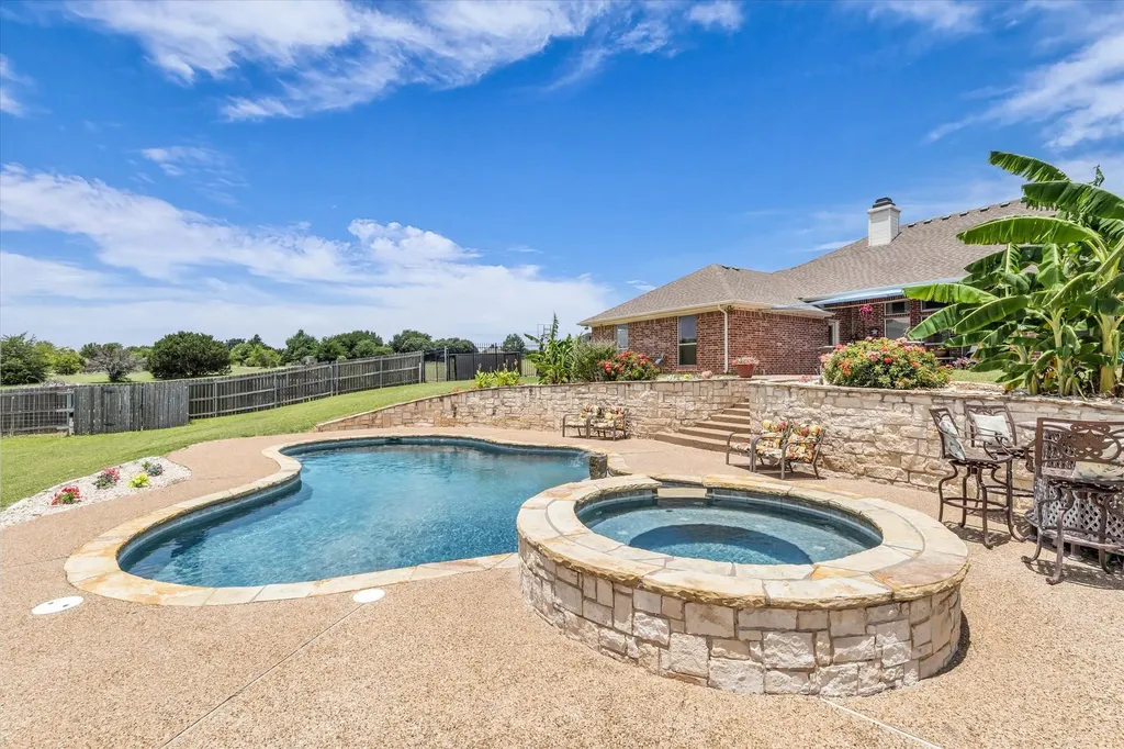 140 Vista Grande Loop Lorena TX 76655